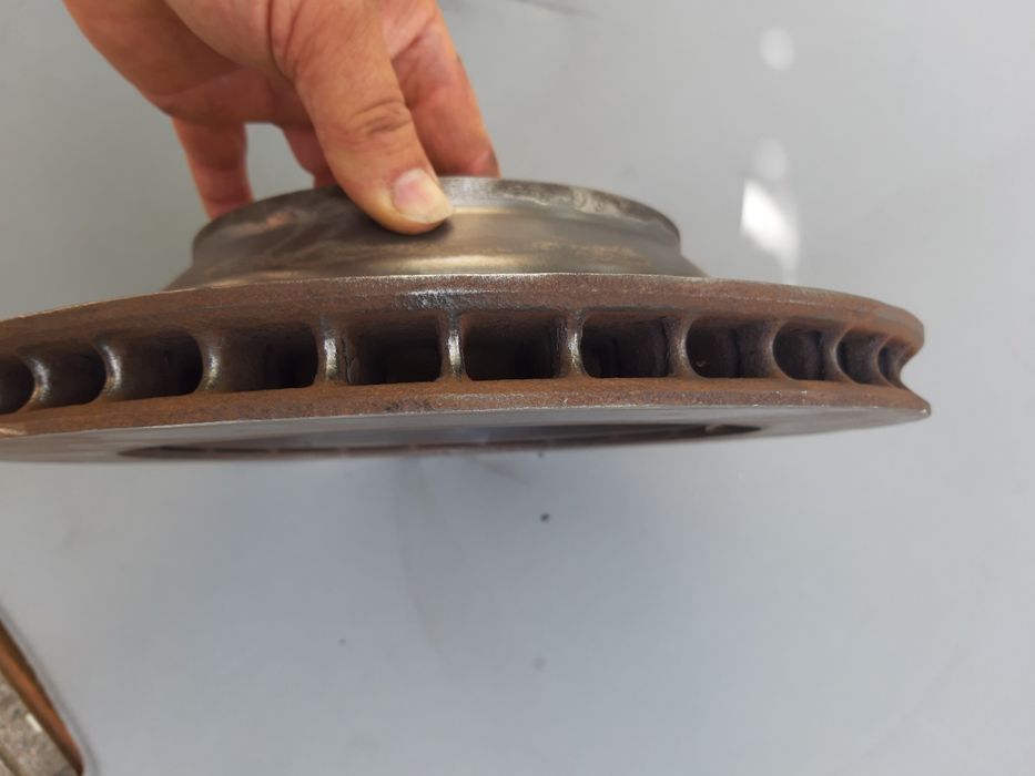 Задни дискове Volkswagen Touareg 5.0тди 330мм почти нови оригинал