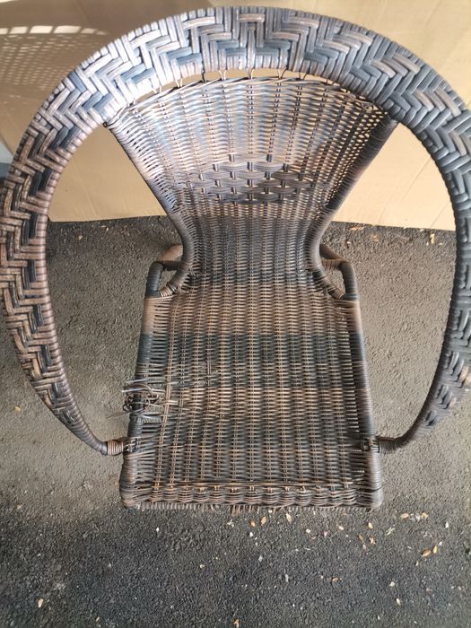 Плетени градински столове