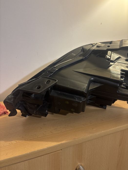 Фар Mazda 3 19-23