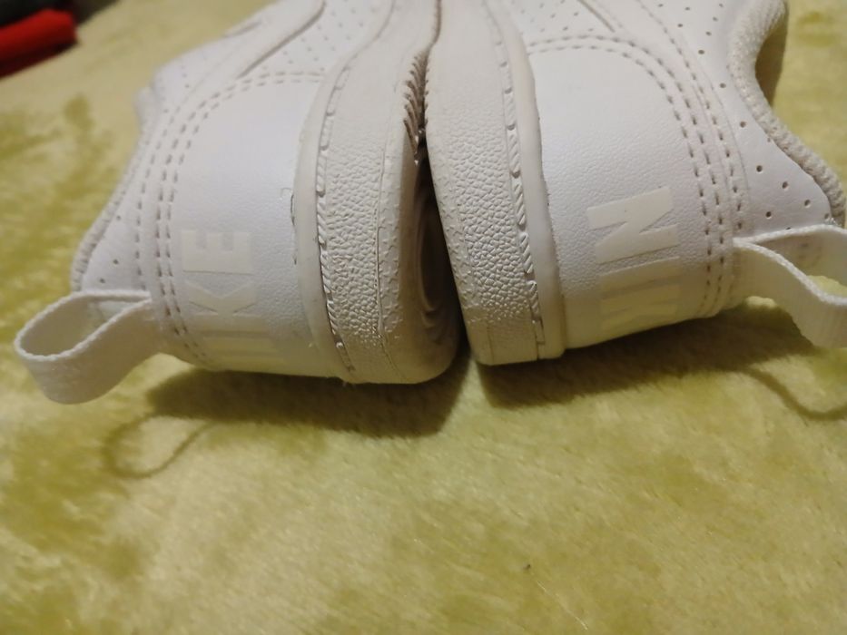 Бели маратонки Nike 21