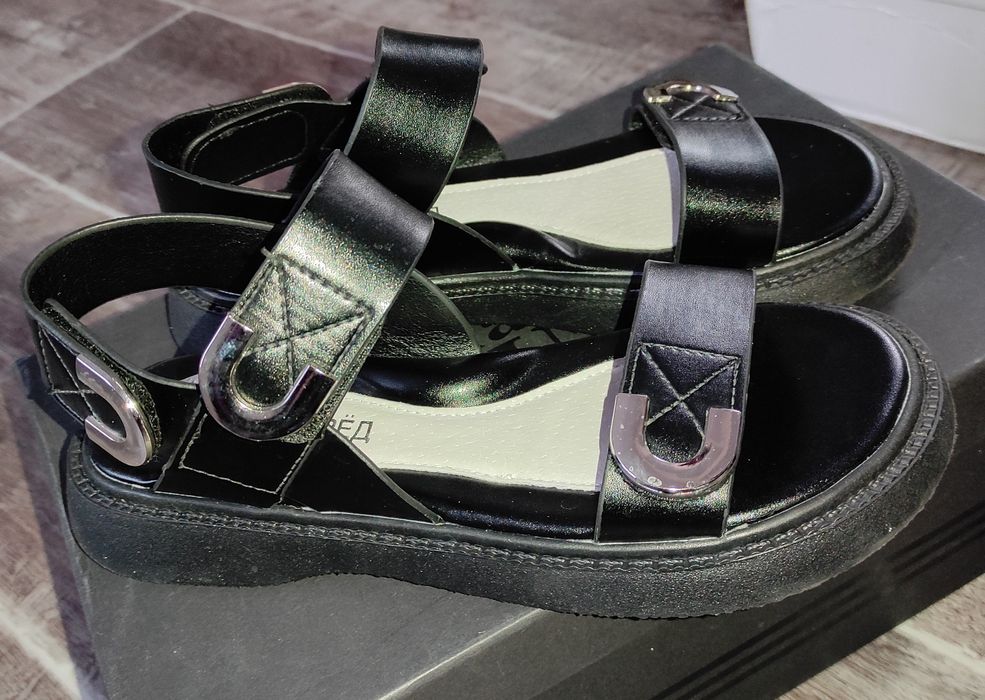 Сандали новые чёрного цвета