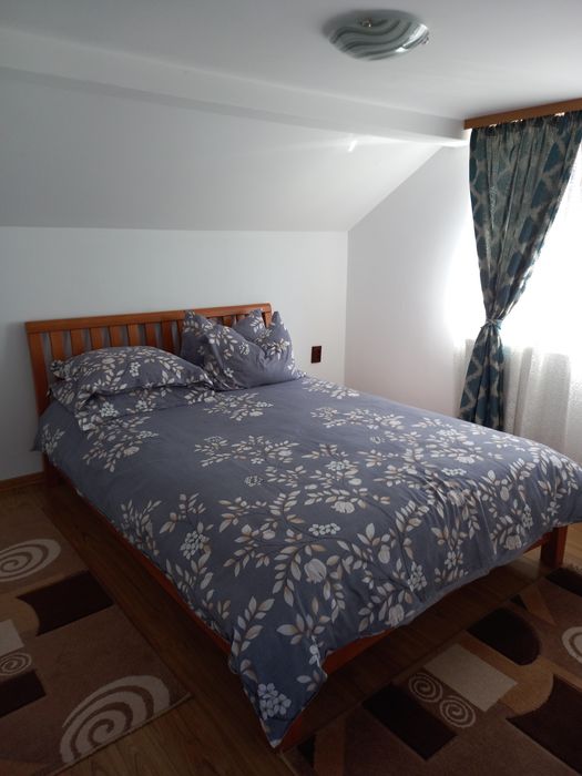 Închiriez cabana de  la Piatra-Fântânele, jud. B-N.