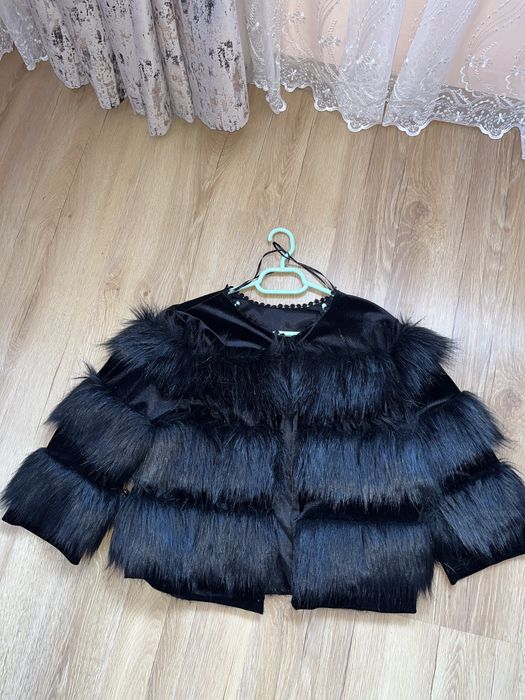 Blăniță neagră cu mâneci