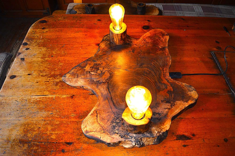 Страхотни дизайнерски лампи от орехово дърво