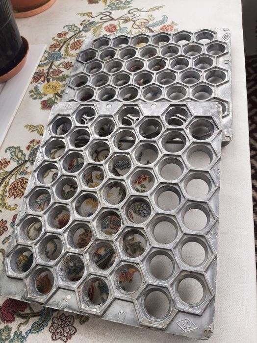 Люстра оригинальная, решетка для лепки пельменей, для ванной и туалета