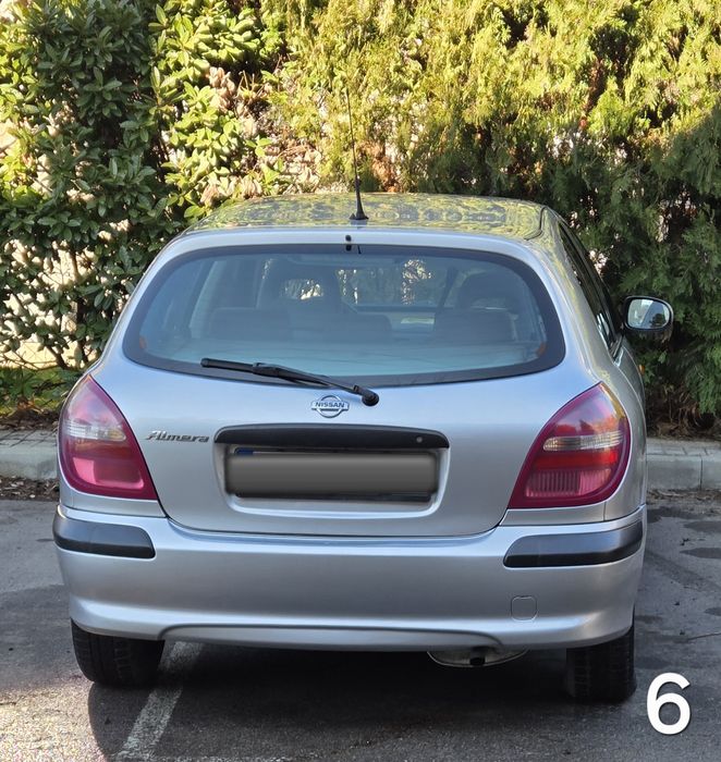 Автомобил NISSAN