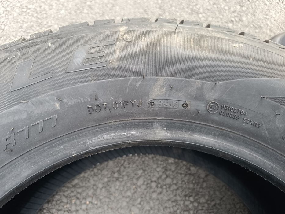 Продам пару 235 65 R17