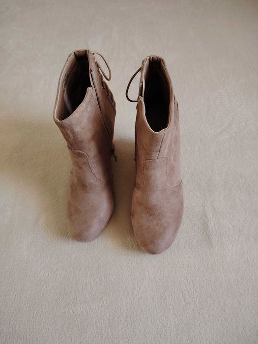 Оригинални дамски боти