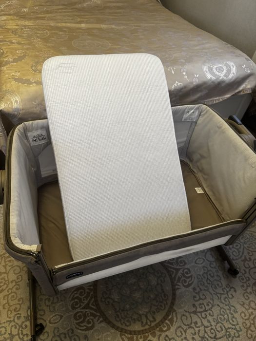 Манеж-кровать от Сhicco