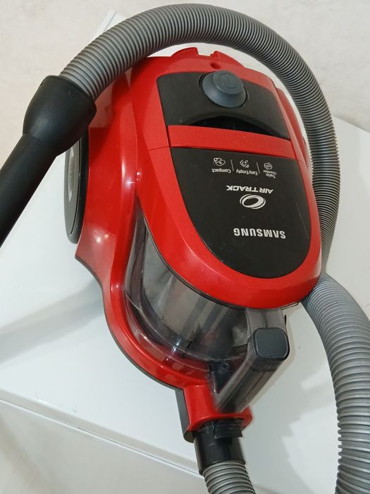 Продаю мощный пылесос