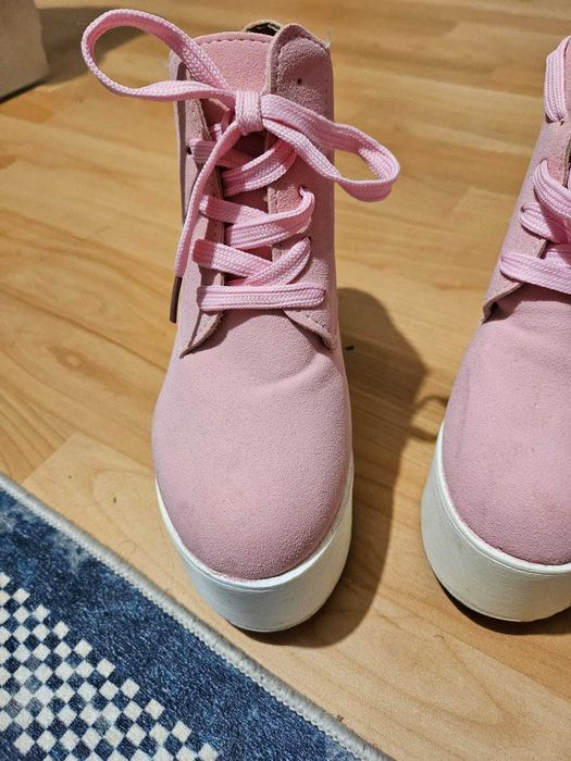 Слипоны женские на танкетке