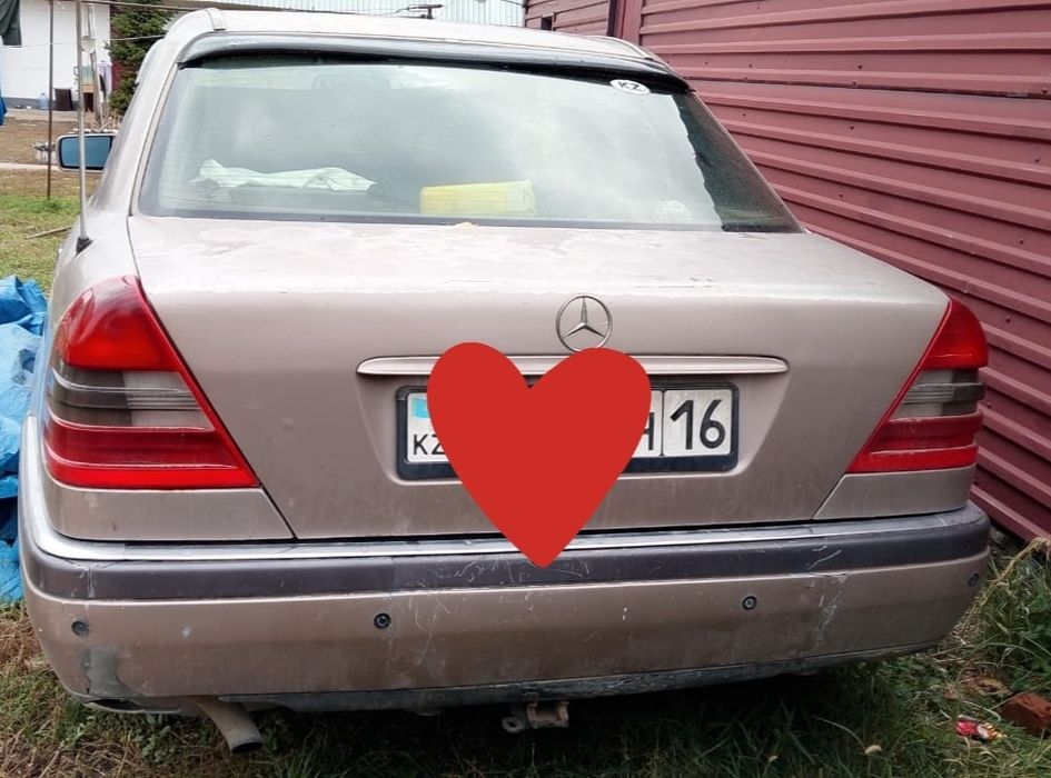Продам срочно Мерседес С 180