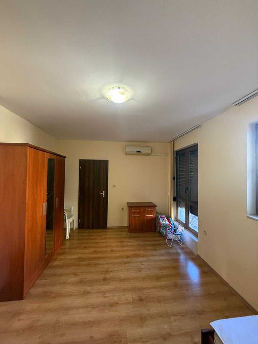 Тристаен апартамент в Обзор