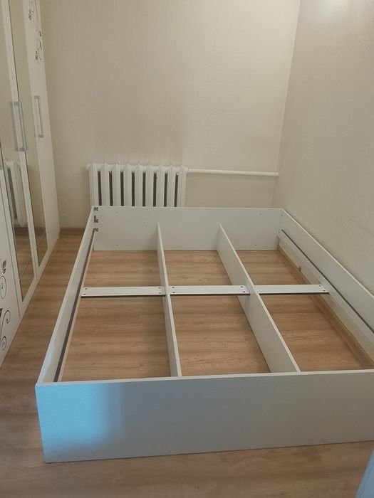 Продам тахту без матраса