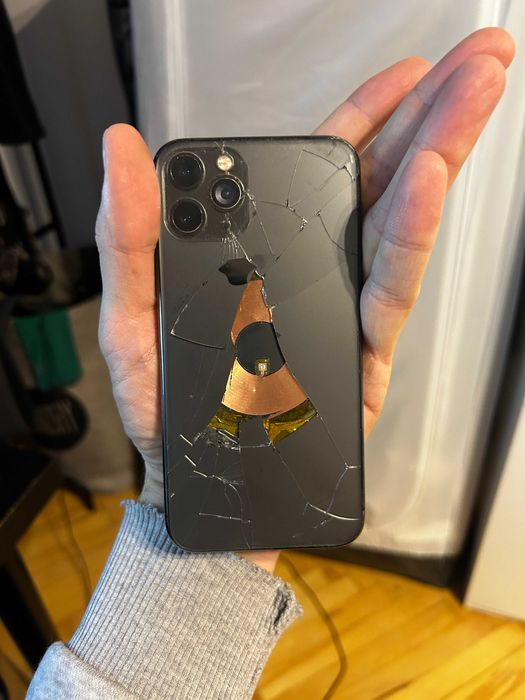 iPhone 11 Pro 256 GB – ecran și spate sparte – funcțional