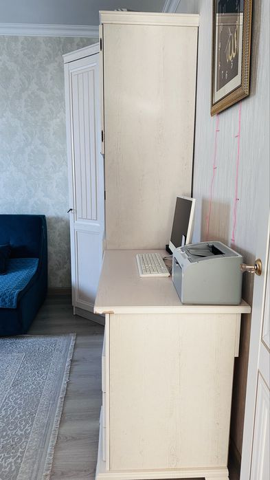 Шкаф и компьютерный стол