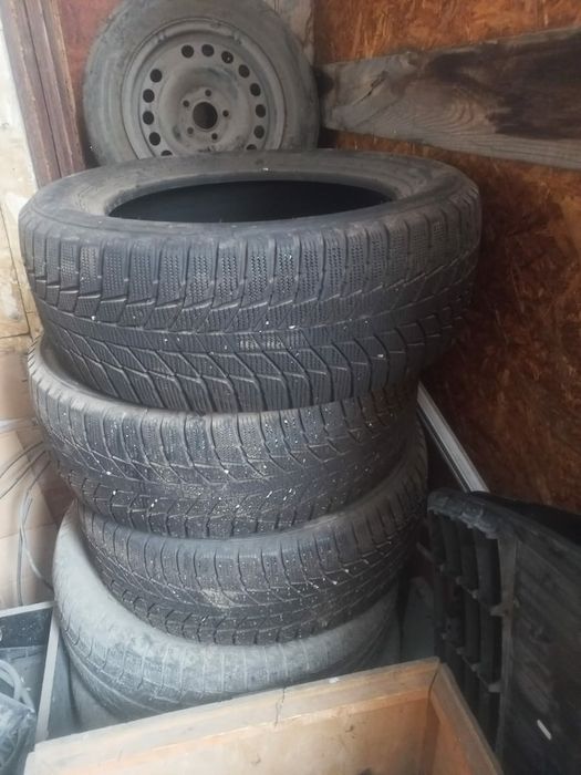 Зимние шины в отличном состоянии.