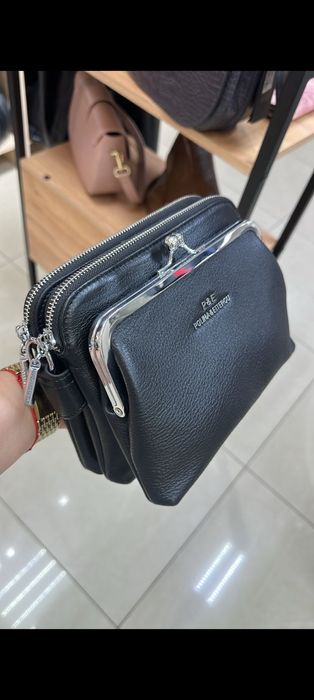 Продам сумочку женскую чёрная, один день 15000тнг.