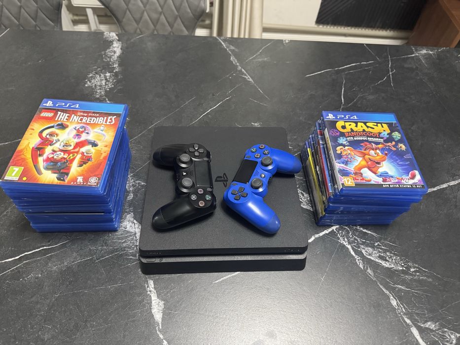 Ps4 Slim Почти в идеальном состоянии , 2 Джостика, Игры