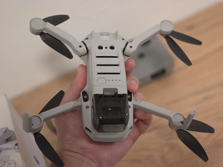 DJI Mini 2 SE - Отлично състояние, пълен комплект