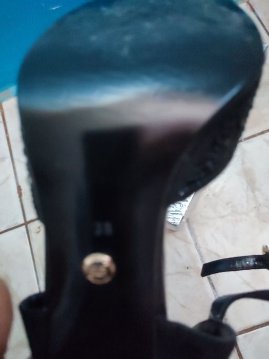 Продам туфли босоножки