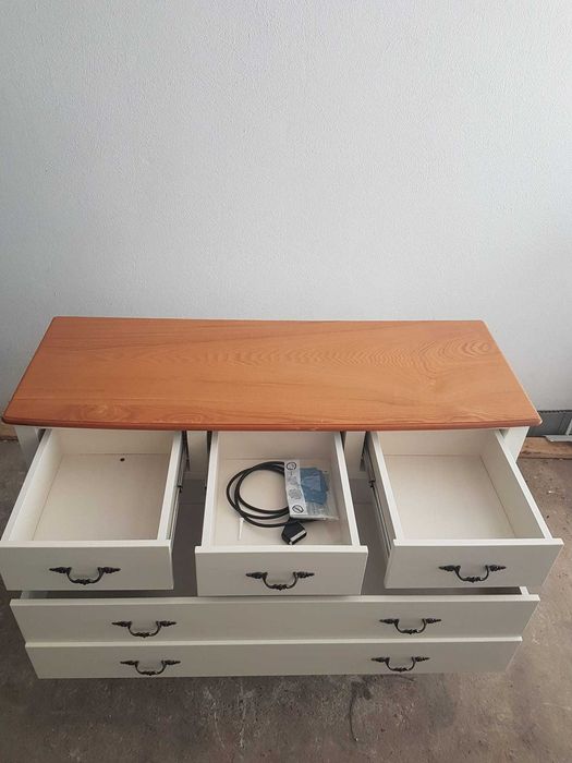 Comoda Jysk, gama STENLILLE, culoare alba.