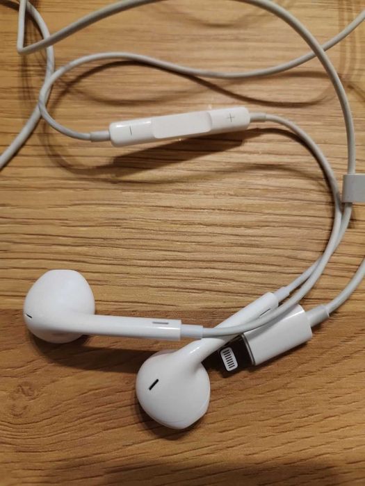Apple - EarPods кабелни слушалки