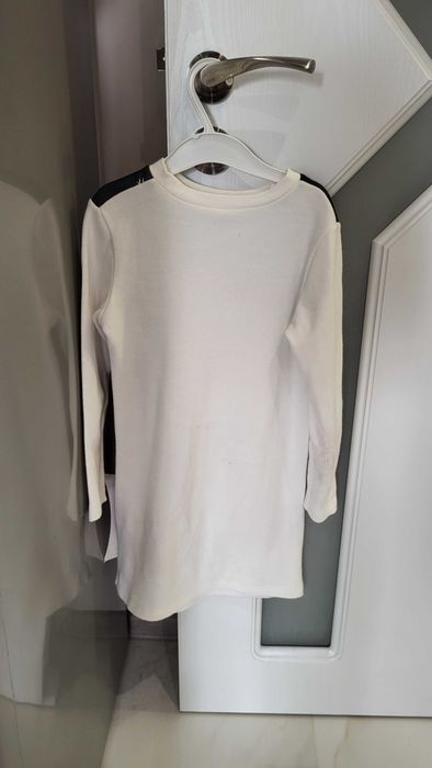 Продавам детски коледни роклички р.122