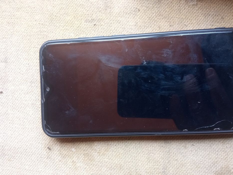 Redmi 8a 2/32 gb narxi 650 000 ming kelishiladi