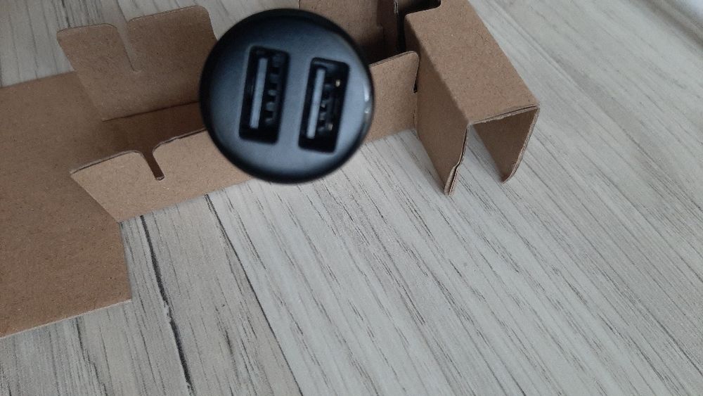 Двоен USB адаптер за кола 10 W