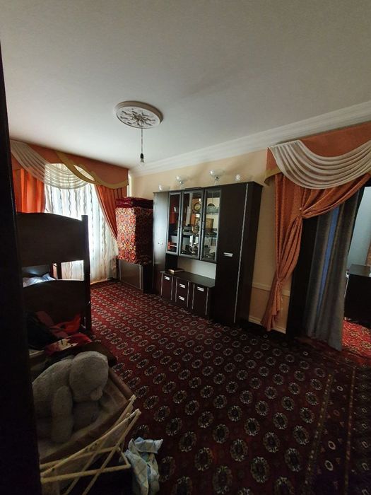 Bel tepa da 1-etaj 5 xona 6 xona qilingan uy sotiladi