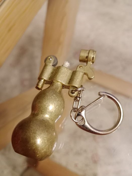 Бензиновая зажигалка.