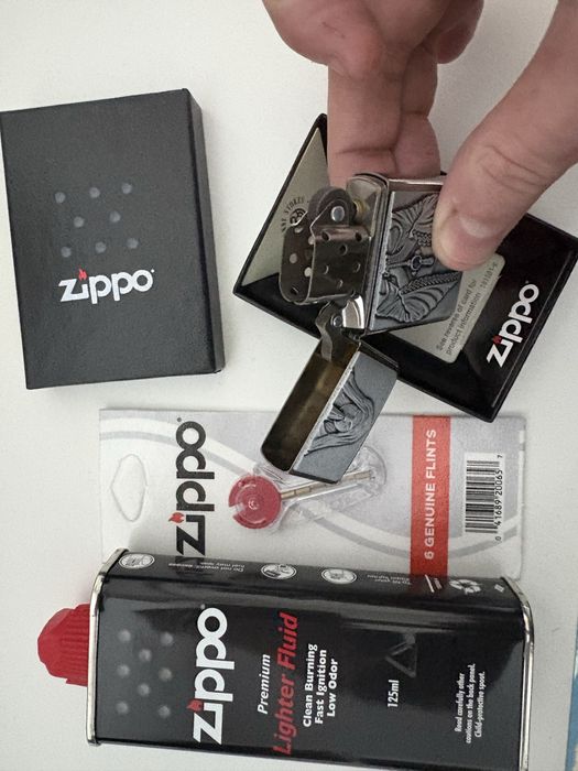 Bricheta zippo editie limitata + consumabile