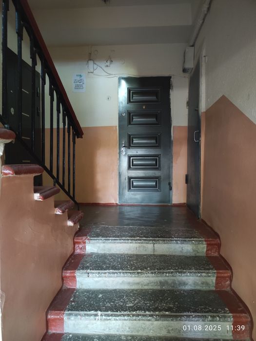 Продается квартира 1-хонали. Роддом рупараси. Аптека каторида.