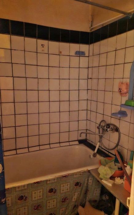 Юнусабад 11 квартал. Продается квартира 2/4/4