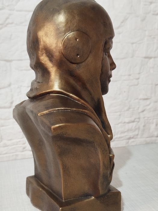 Бюст Юрий Гагарин