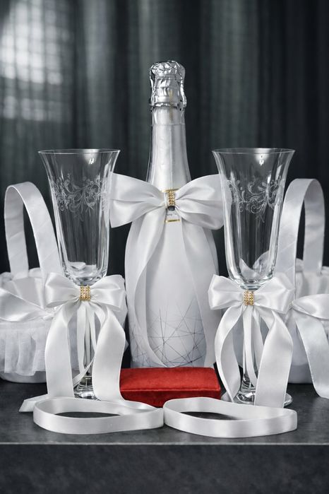 Сватбен комплект чаши и декорация