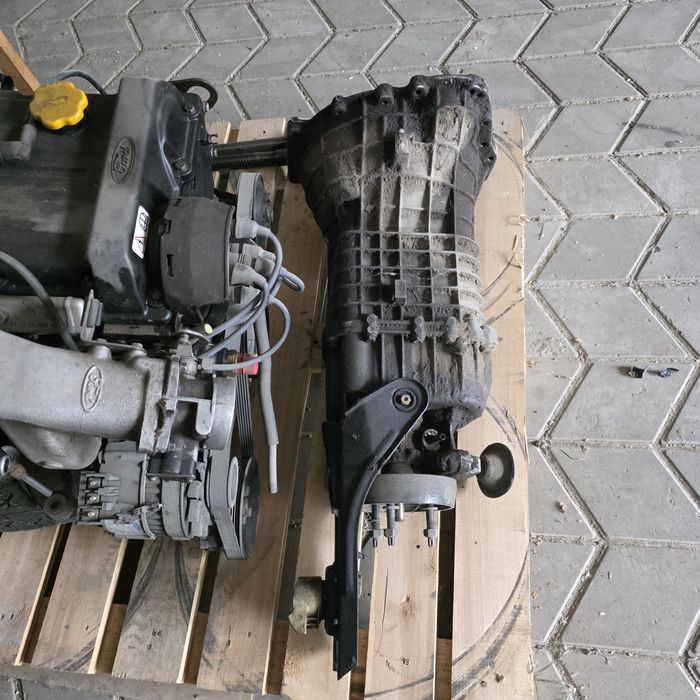 Двигатель с коробкой механика