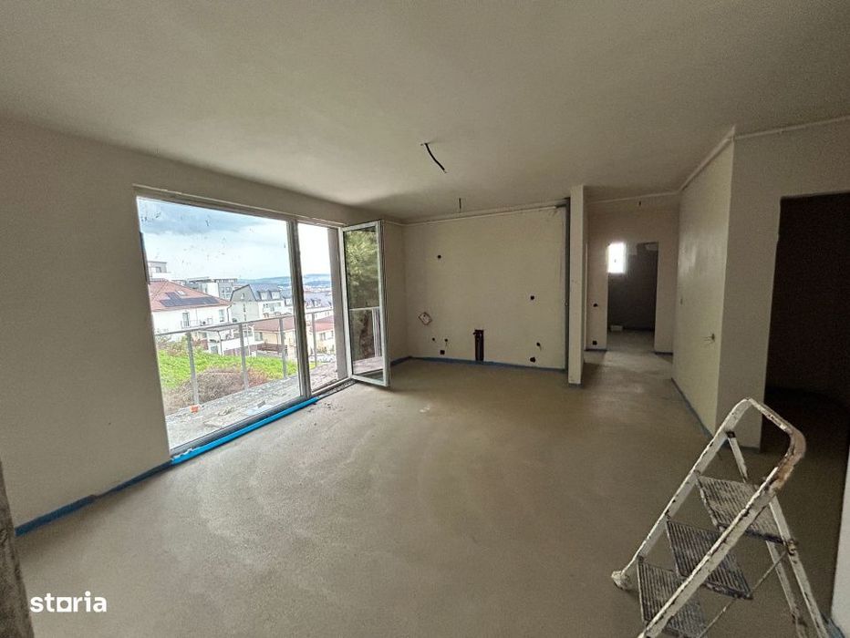 Apartament 3 camere, 62 mp, terasa 75 mp, semifinisat, zona Teilor