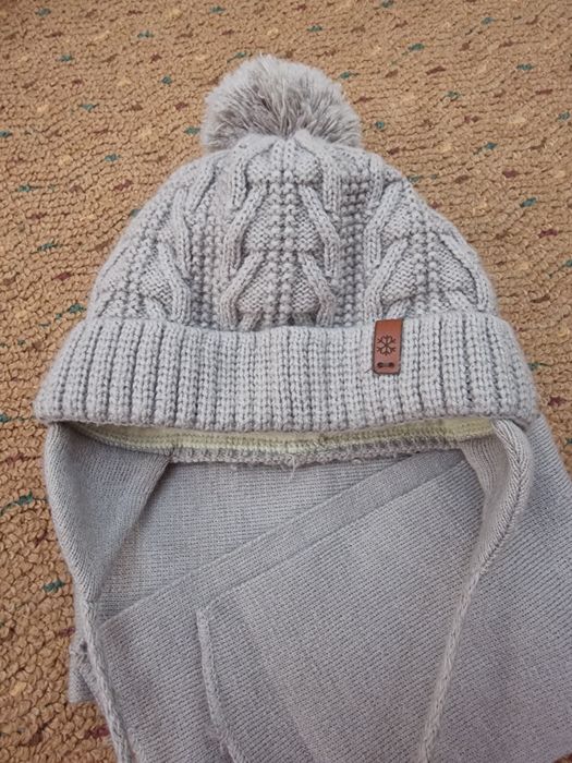 Комбинезон и шапка с шарфом