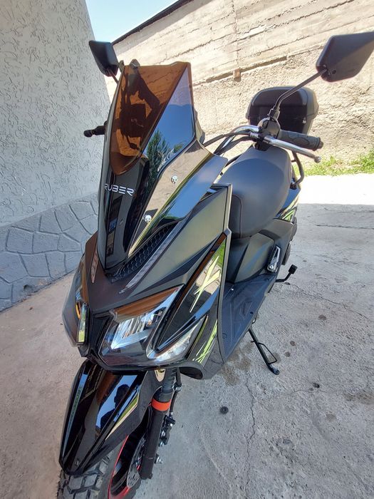 Продам скутер 500000