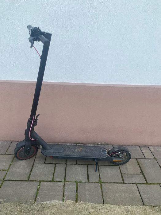 Urgent vand trotineta electrica cu o autonomie de 15 Km