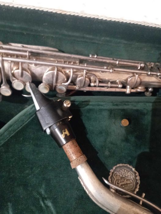 Vând sau schimb saxofon