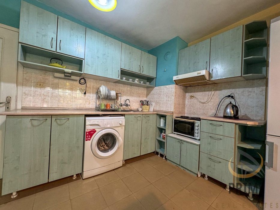 Център тристаен апартамент обзаведен