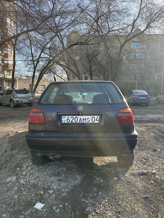 Голф 3  двигатель 1.8  газ отметка есть