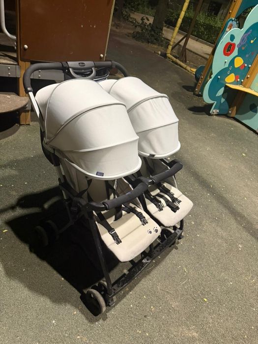 Продаю коляску для двойни (близняшек)