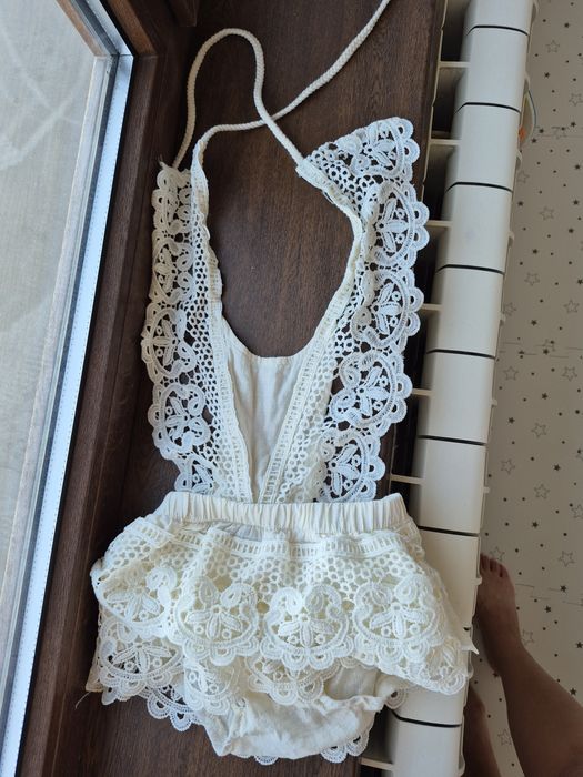 Salopeta bebe fata din dantela