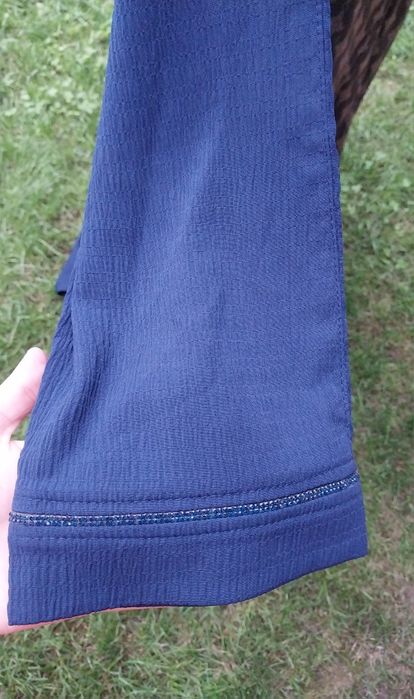 Синяя абая из крепа.