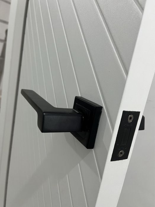 Установка дверей плинтусов бамбук панели