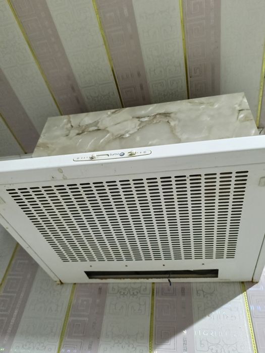 Кухонный гарнитур с вытяжкой